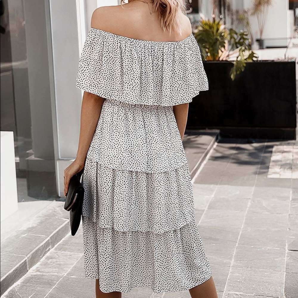 JUST IN🔥White Off The Shoulder Tiered Dress - Picture 4 of 8